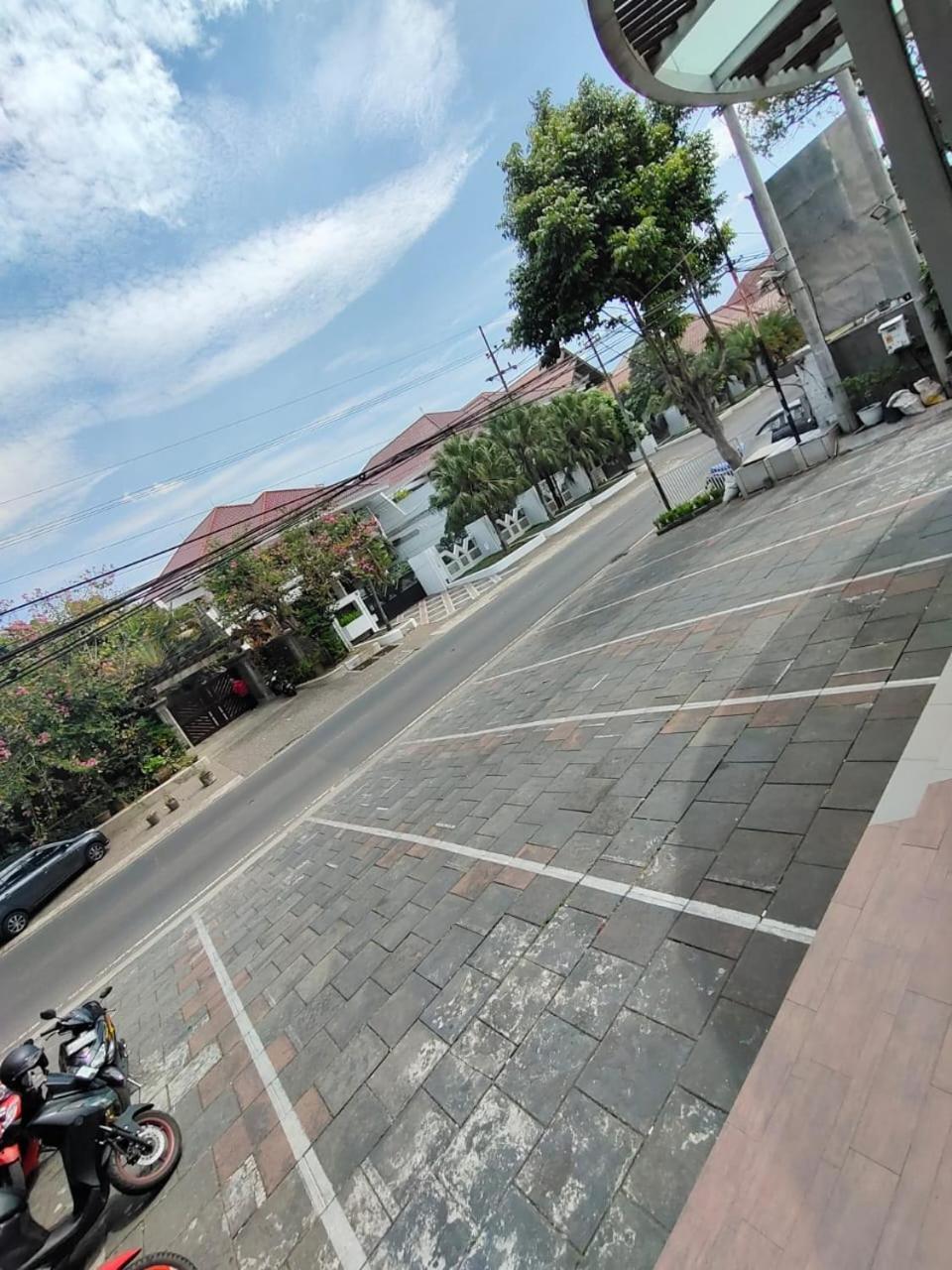 Sweet Garden Guest House Malang Ngoại thất bức ảnh